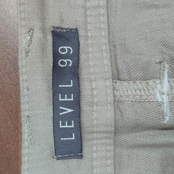 Level 99, NWOT, Women's Tan Shorts. Size 29. - Picture 5 of 5